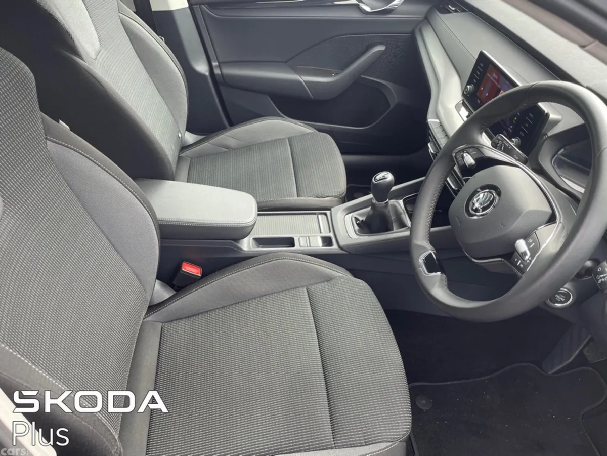 Skoda Octavia Hatchback, Diesel, 2024, Grey