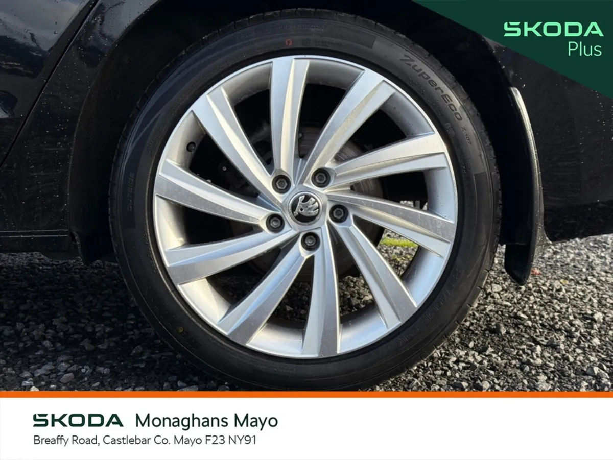 Skoda Octavia Hatchback, Petrol, 2023, Black