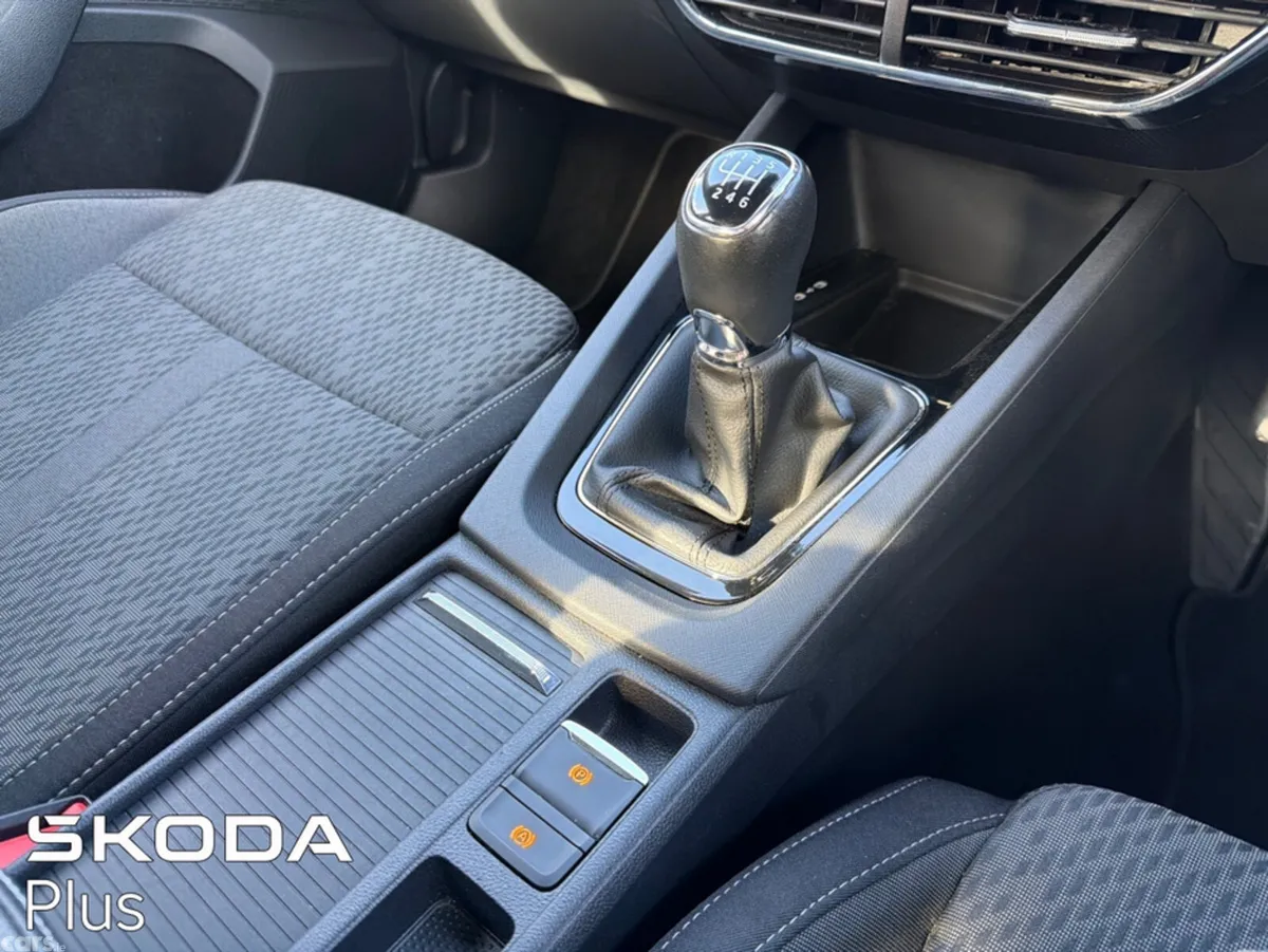 Skoda Octavia Hatchback, Petrol, 2023, Black