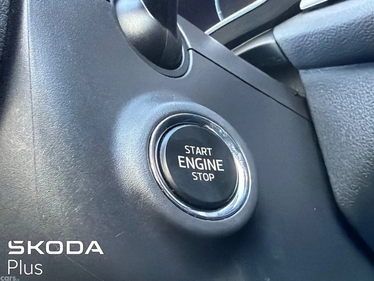 Skoda Octavia Hatchback, Petrol, 2023, Black