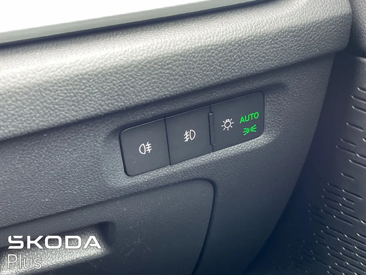 Skoda Octavia Hatchback, Diesel, 2024, Blue