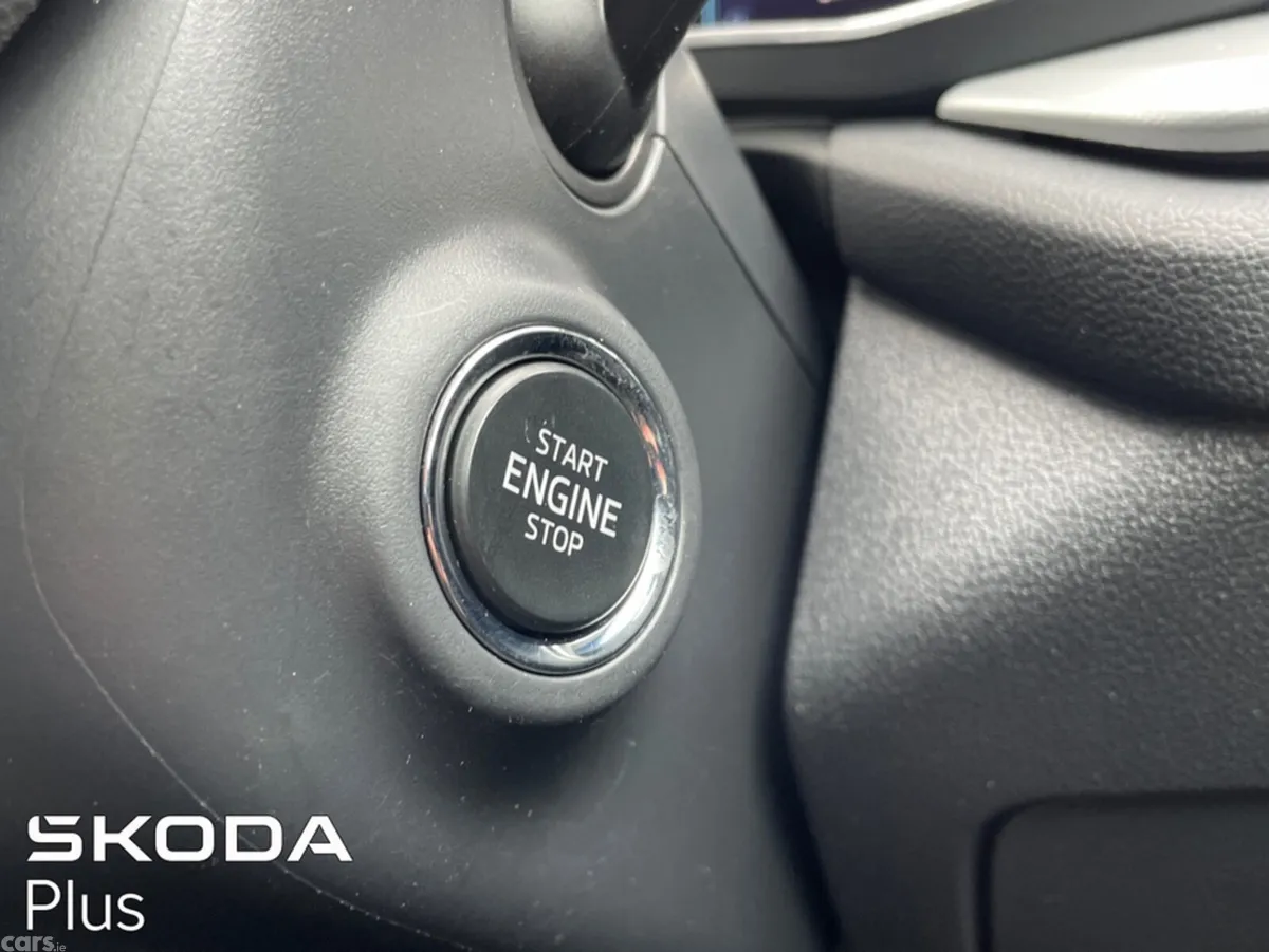 Skoda Octavia Hatchback, Diesel, 2024, Blue