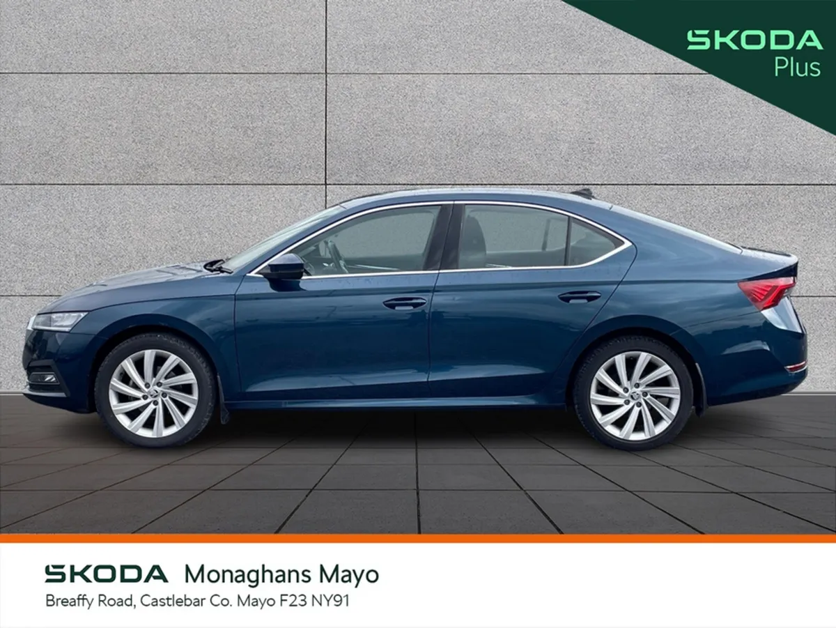 Skoda Octavia Hatchback, Diesel, 2024, Blue