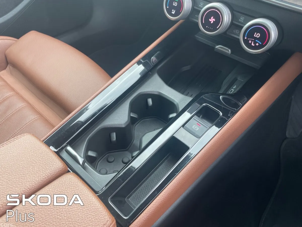 Skoda Superb Hatchback, Diesel, 2024, Red