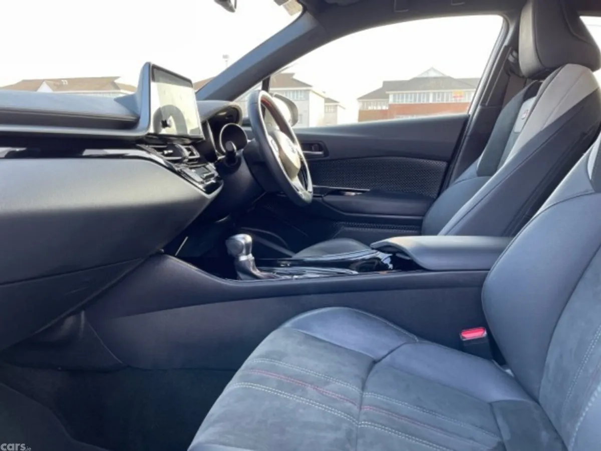Toyota C-HR SUV, Petrol Hybrid, 2022, White