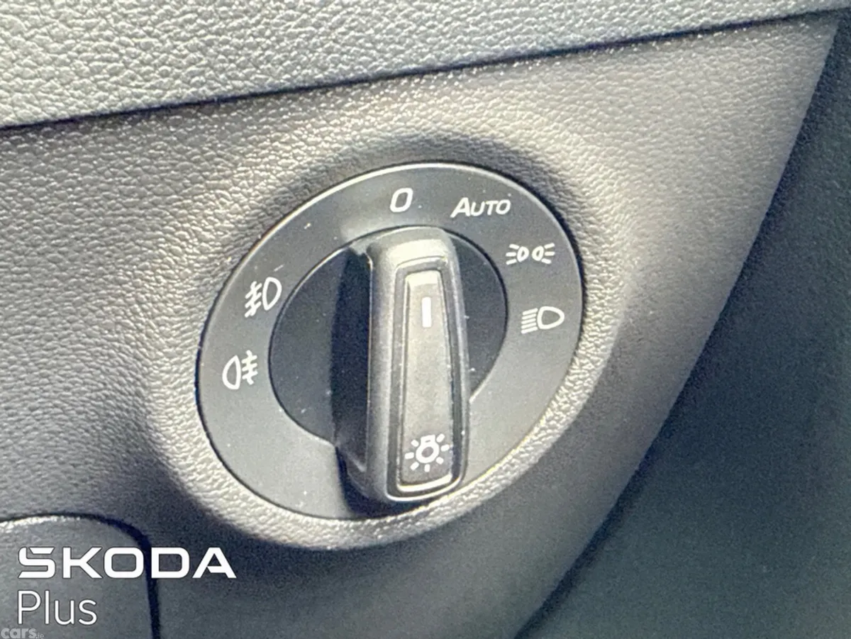 Skoda Karoq SUV, Diesel, 2023, Grey