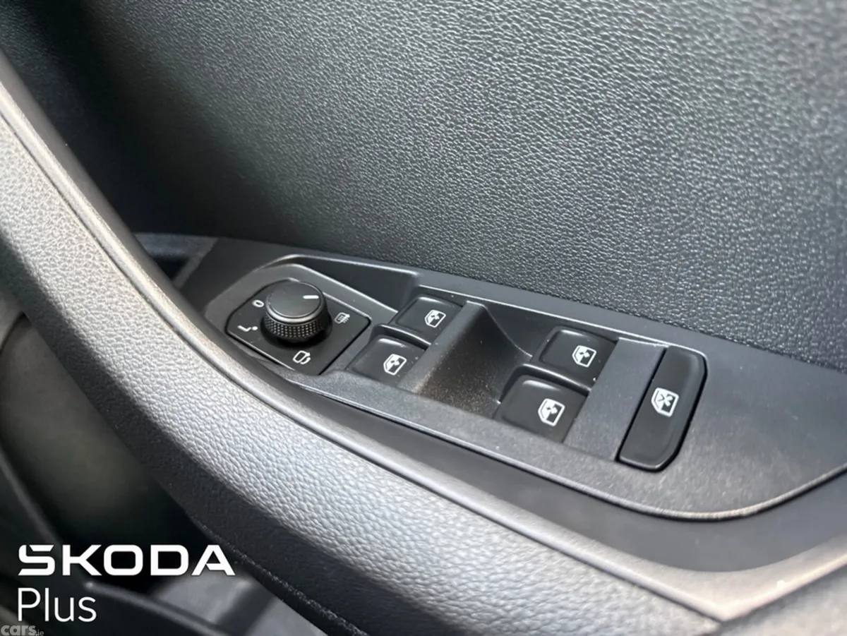 Skoda Karoq SUV, Diesel, 2023, Grey