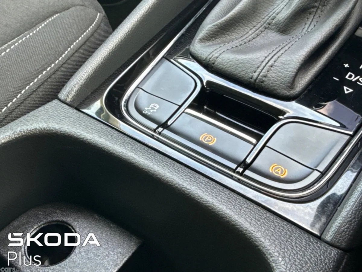 Skoda Karoq SUV, Diesel, 2023, Grey