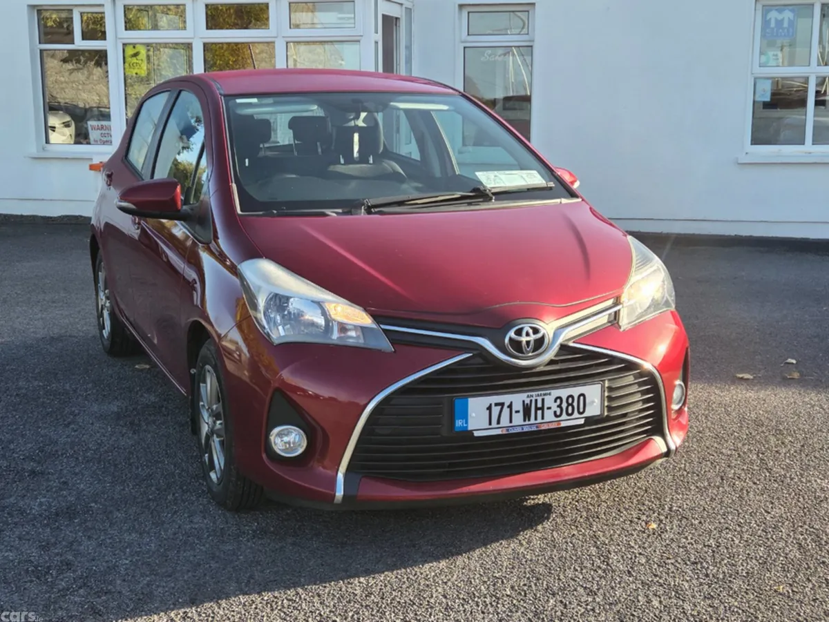 Toyota Yaris Hatchback, Petrol, 2017, Red
