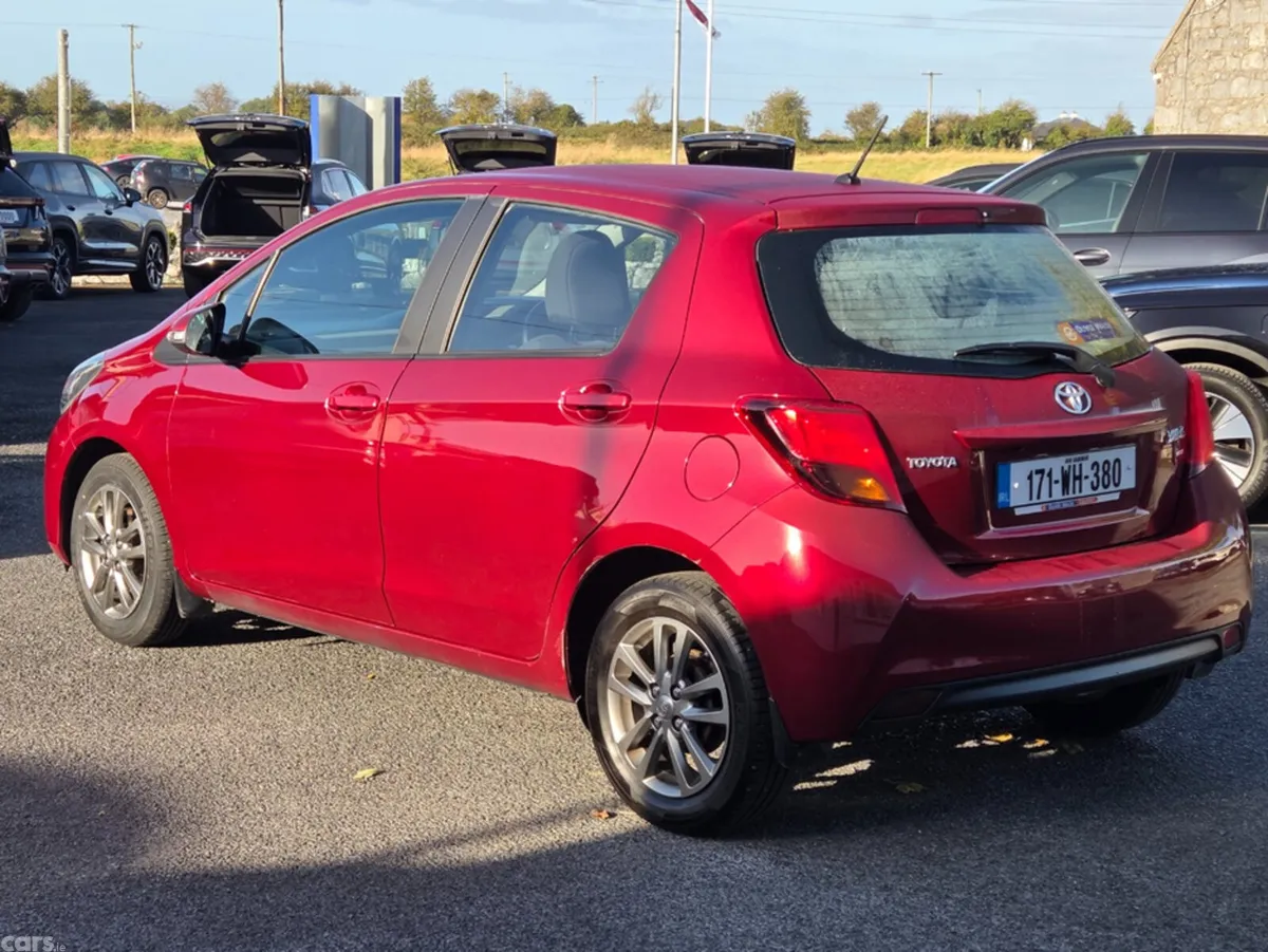 Toyota Yaris Hatchback, Petrol, 2017, Red