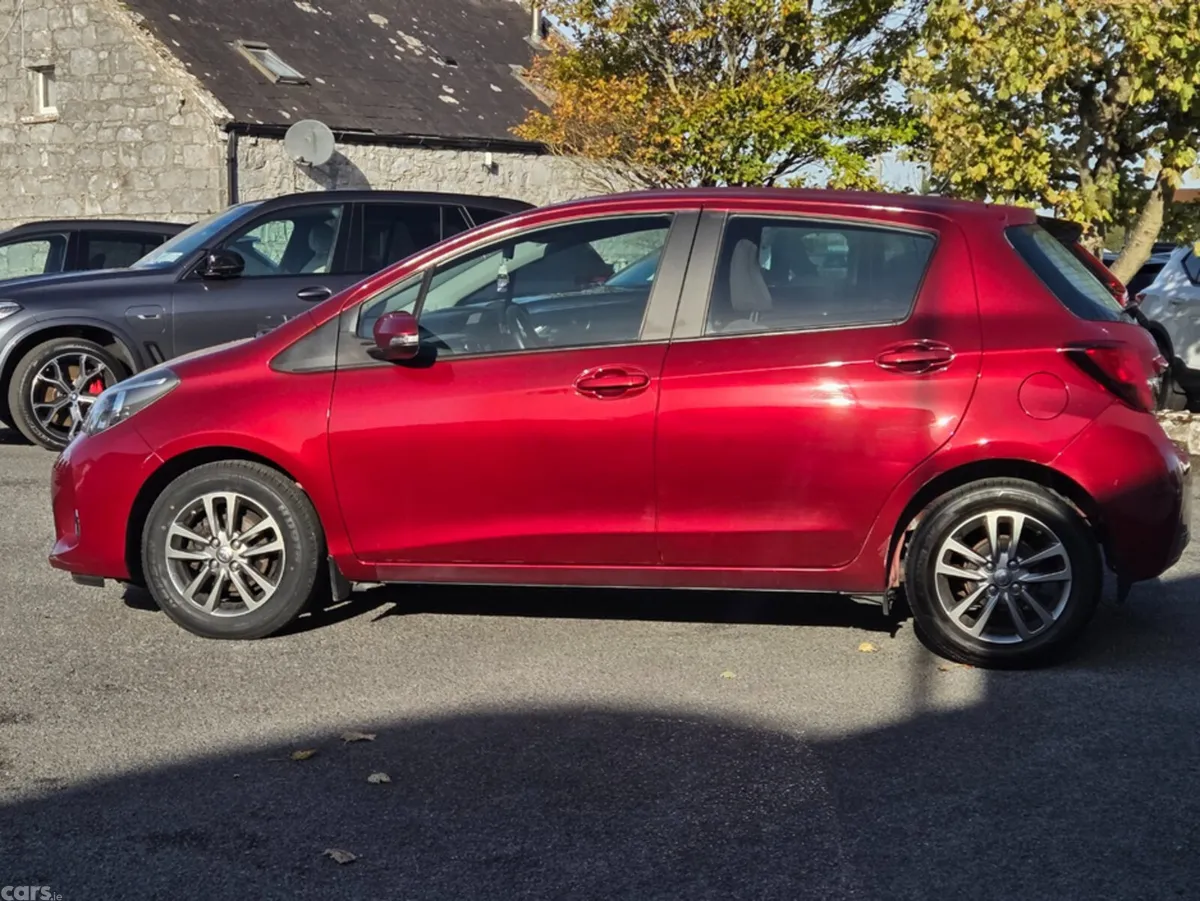 Toyota Yaris Hatchback, Petrol, 2017, Red