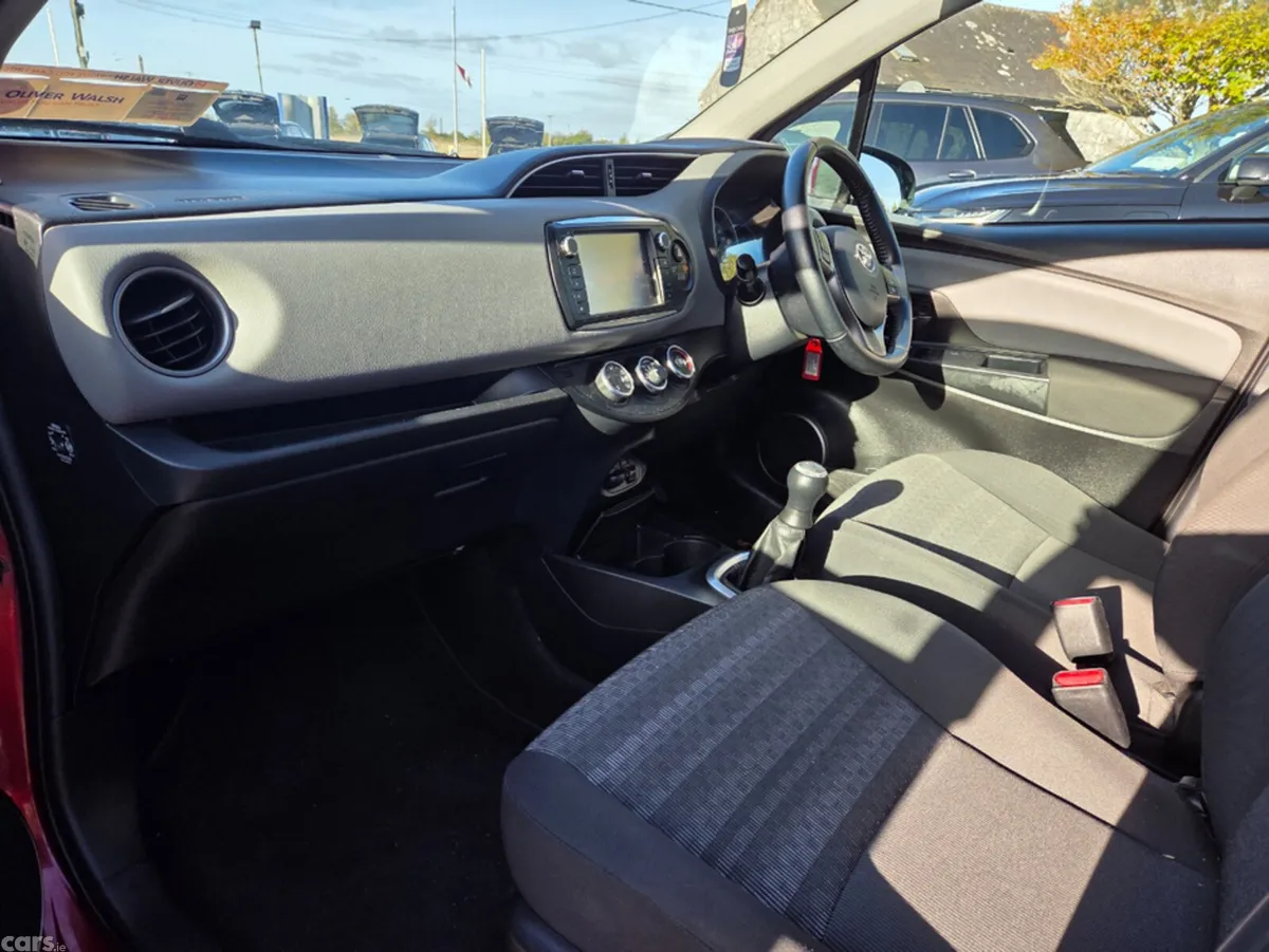 Toyota Yaris Hatchback, Petrol, 2017, Red