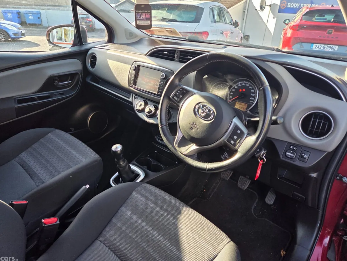 Toyota Yaris Hatchback, Petrol, 2017, Red