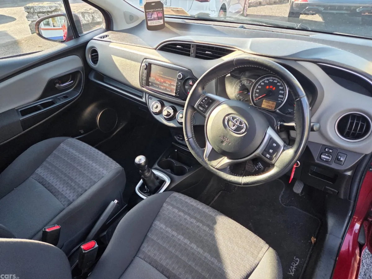 Toyota Yaris Hatchback, Petrol, 2017, Red