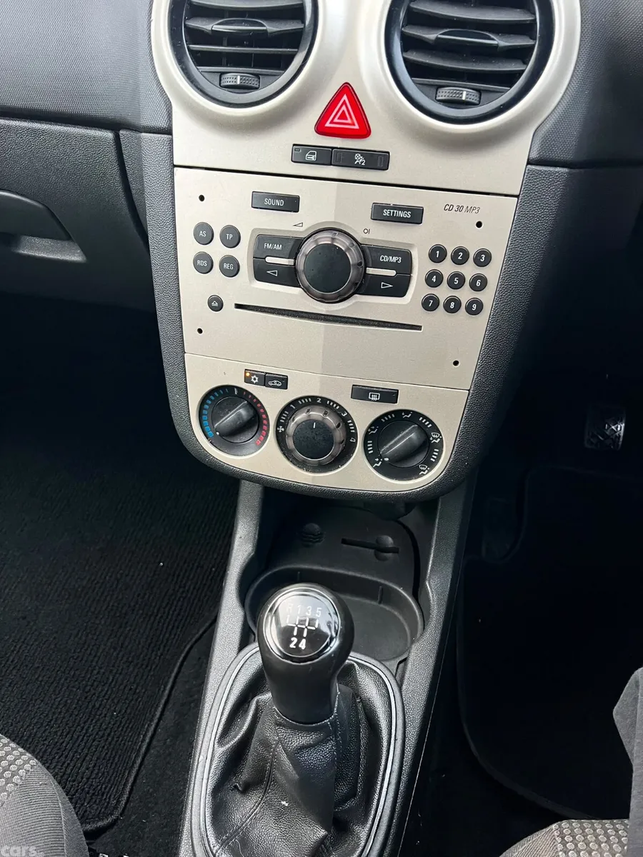 Opel Corsa Hatchback, Diesel, 2009, Red