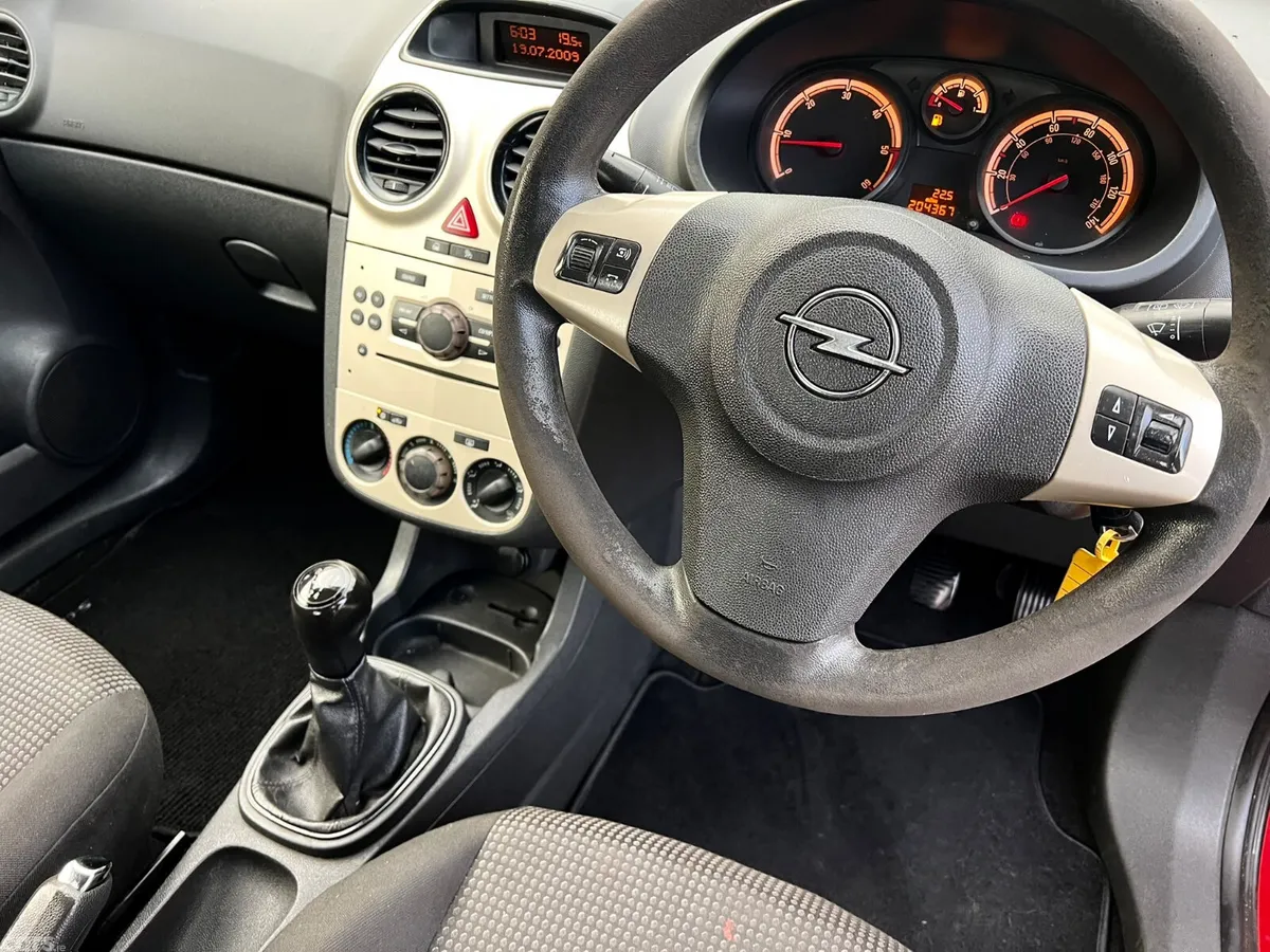 Opel Corsa Hatchback, Diesel, 2009, Red