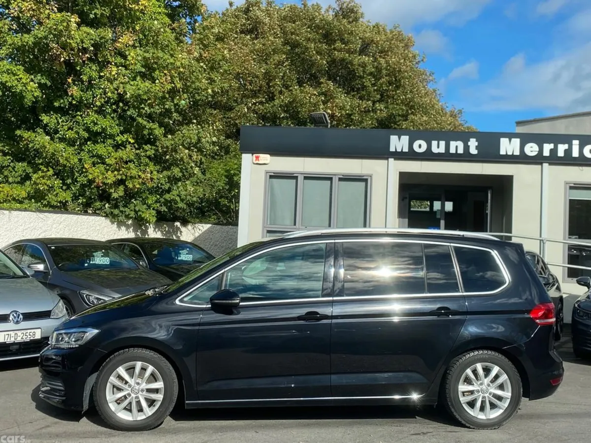 Volkswagen Touran MPV, Petrol, 2017, Black