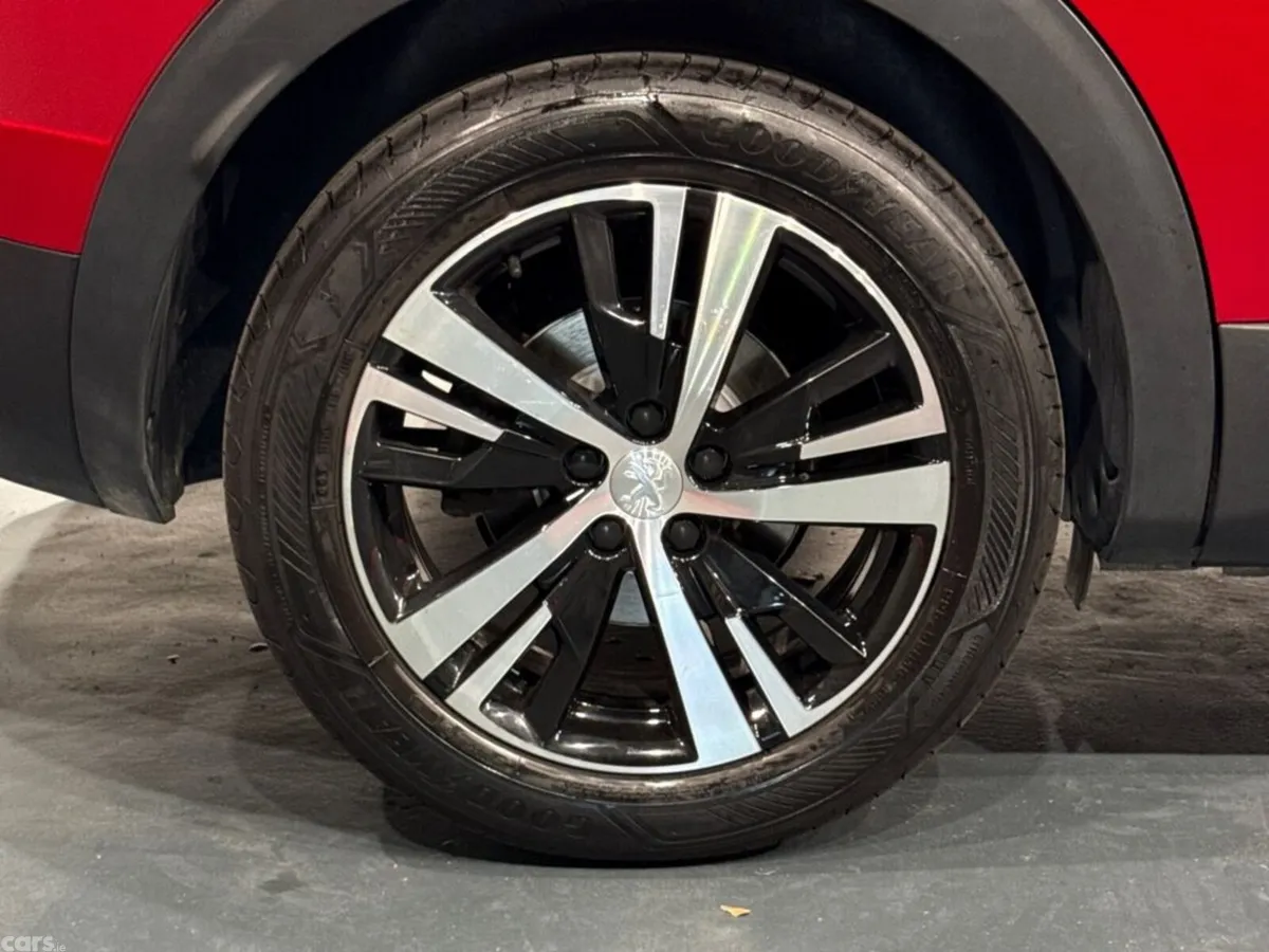 Peugeot 3008 SUV, Petrol Hybrid, 2023, Red