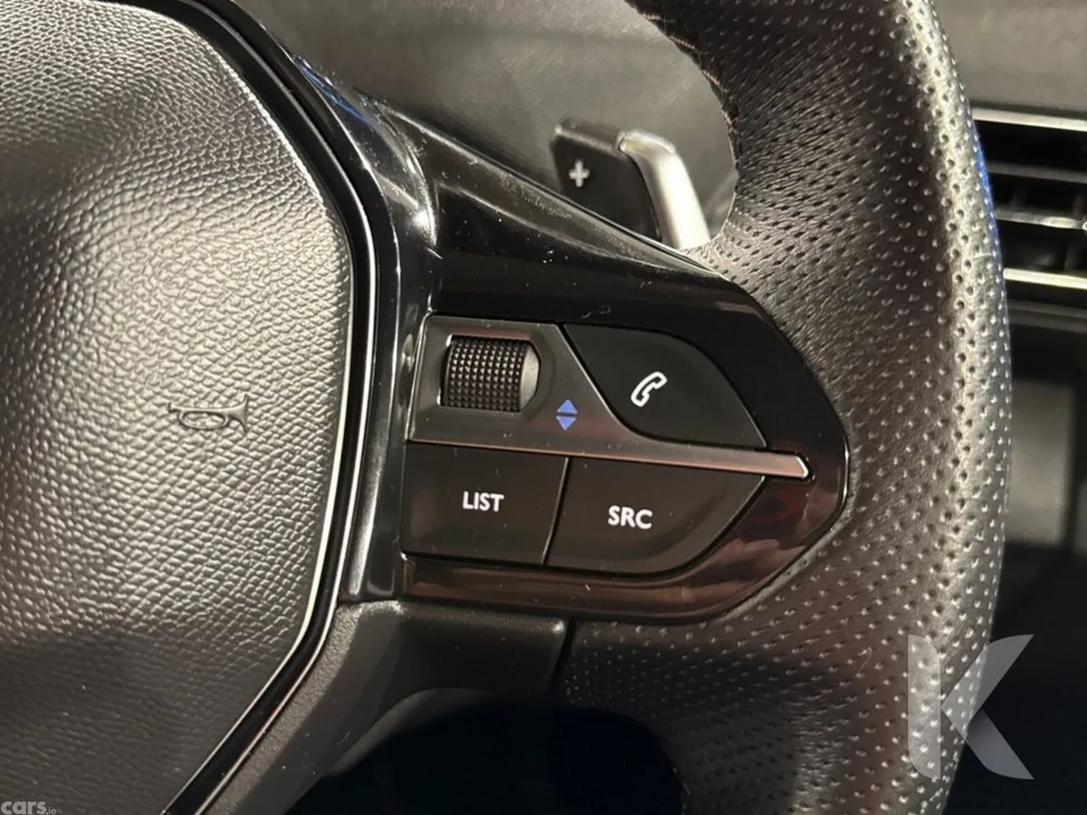 Peugeot 3008 SUV, Petrol Hybrid, 2023, Red