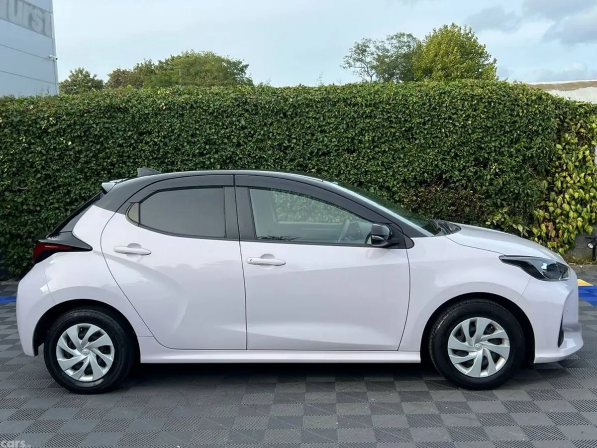 Toyota Yaris Hatchback, Petrol, 2021, White