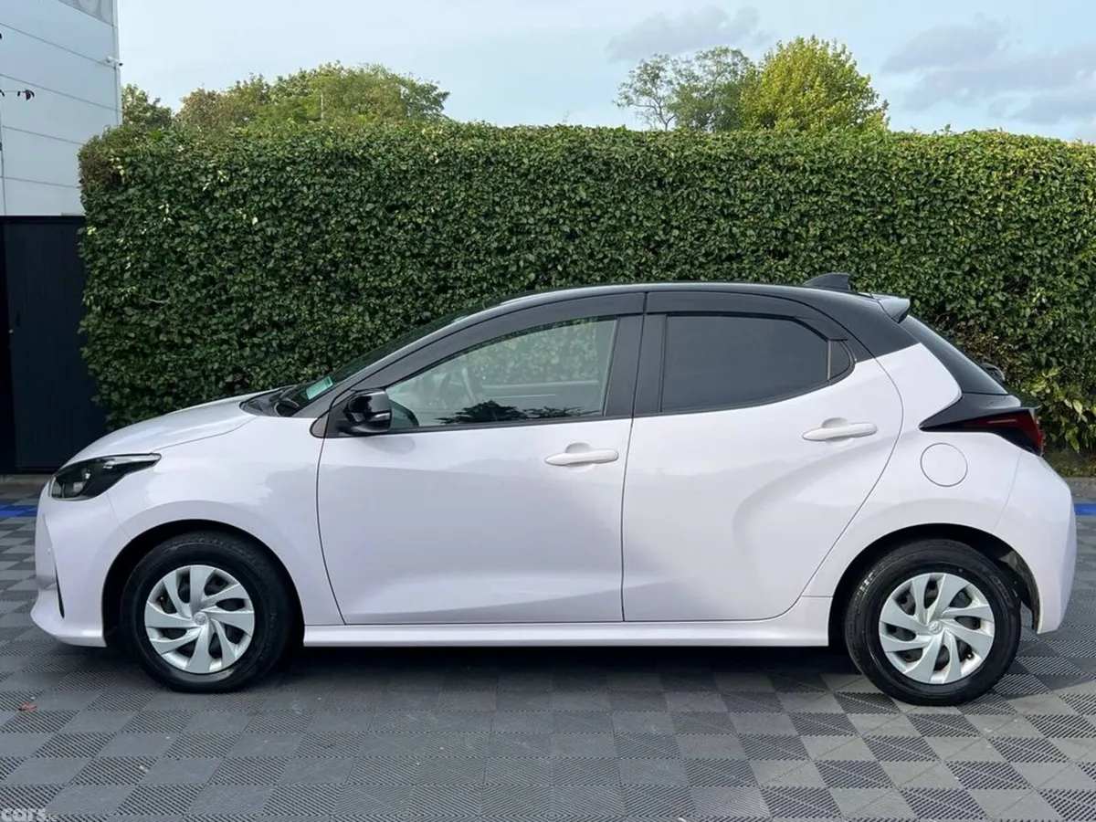Toyota Yaris Hatchback, Petrol, 2021, White