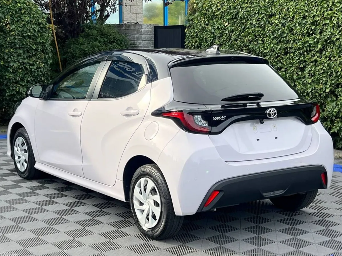 Toyota Yaris Hatchback, Petrol, 2021, White