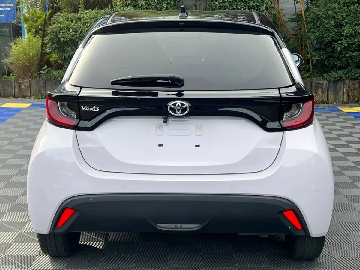 Toyota Yaris Hatchback, Petrol, 2021, White