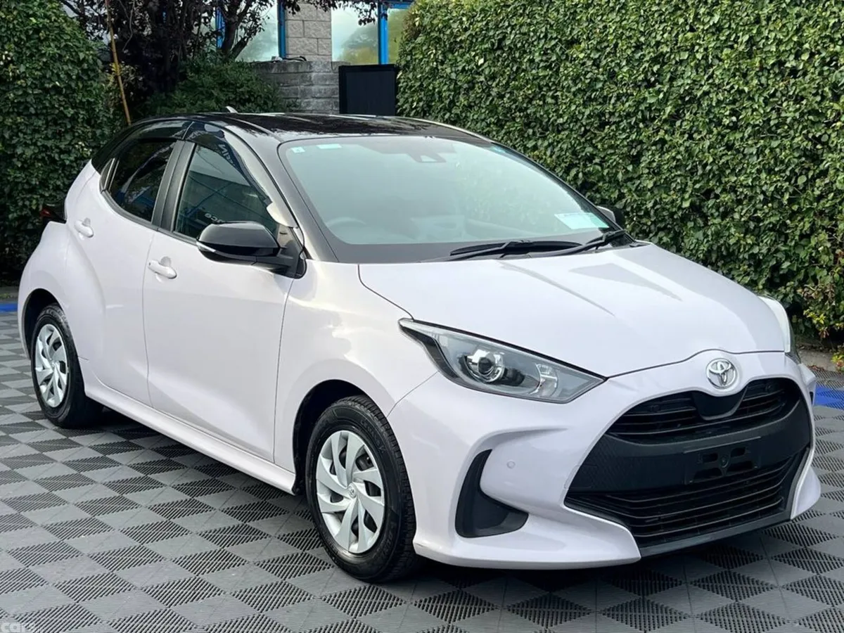Toyota Yaris Hatchback, Petrol, 2021, White