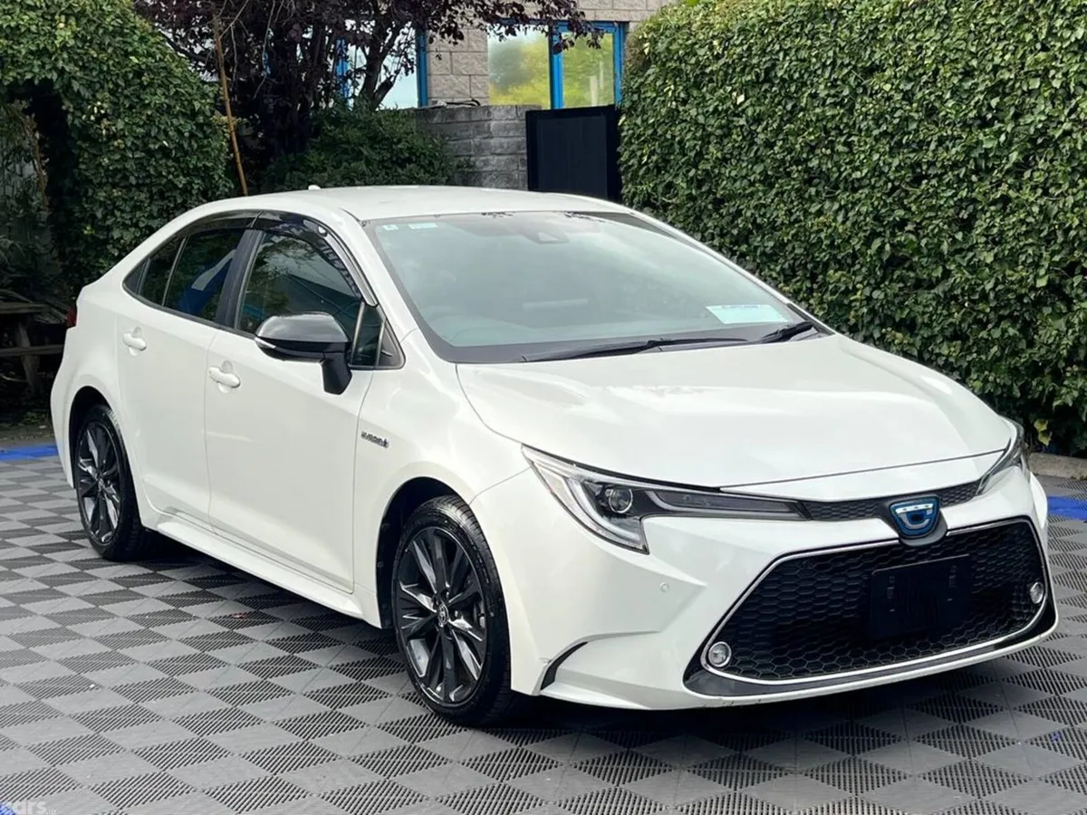 Toyota Corolla Saloon, Petrol Hybrid, 2020, White