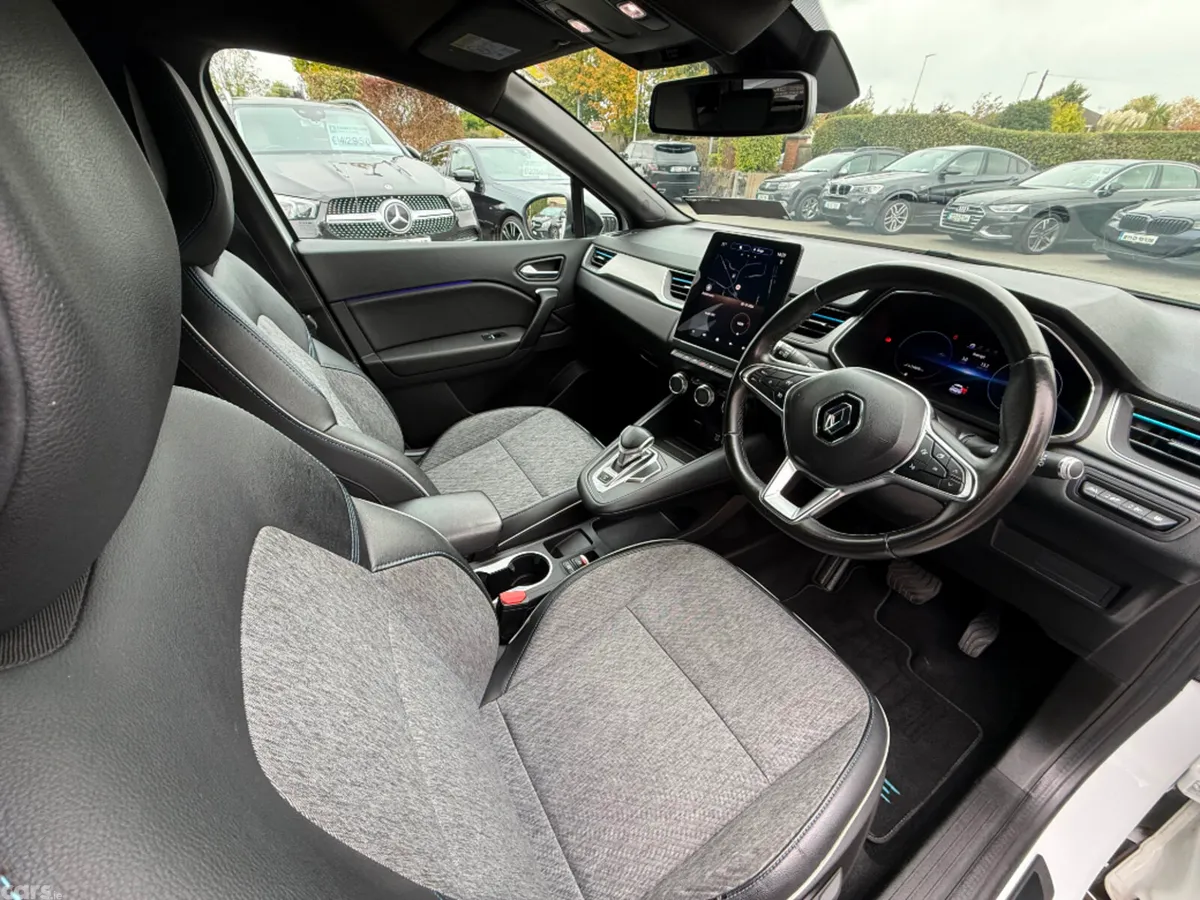 Renault Captur Hatchback, Petrol Plug-in Hybrid, 2021, White
