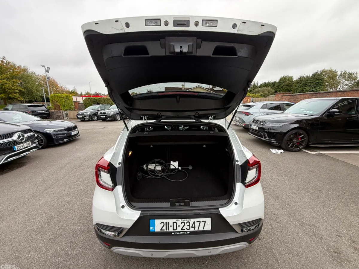 Renault Captur Hatchback, Petrol Plug-in Hybrid, 2021, White