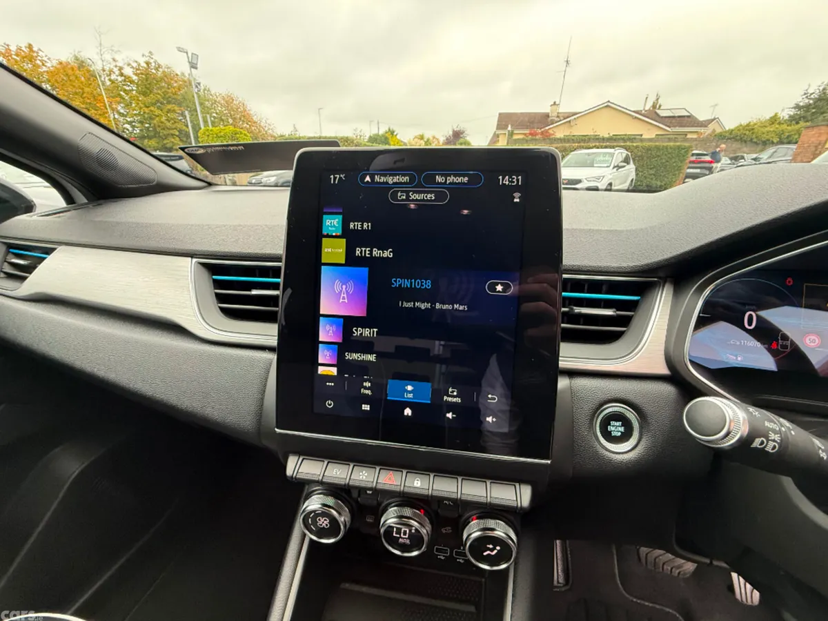 Renault Captur Hatchback, Petrol Plug-in Hybrid, 2021, White