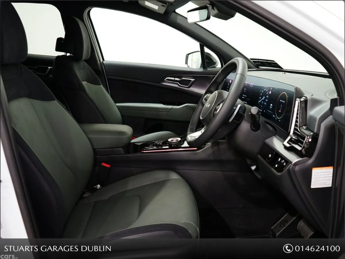 Kia Sportage MPV, Petrol Plug-in Hybrid, 2024, White
