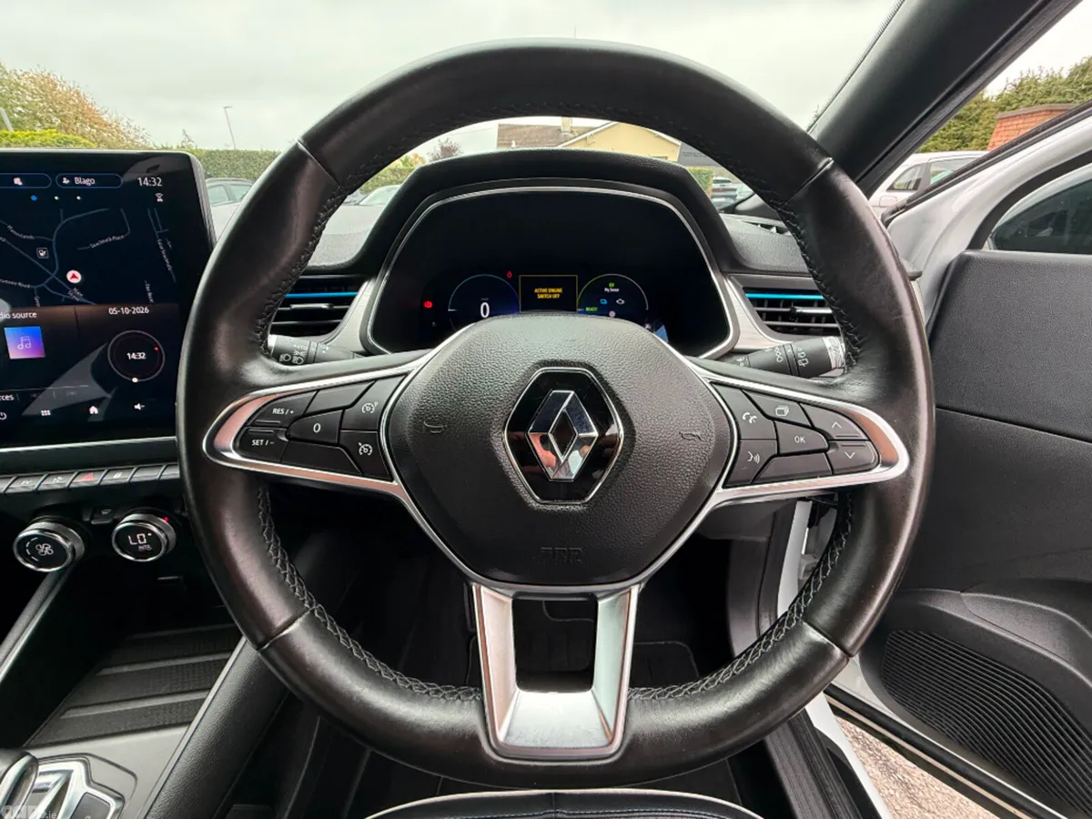Renault Captur Hatchback, Petrol Plug-in Hybrid, 2021, White
