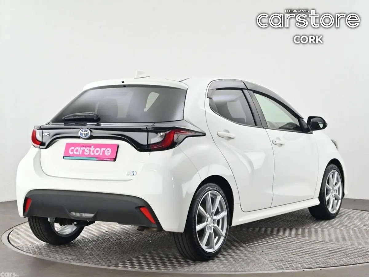 Toyota Yaris Hatchback, Petrol Hybrid, 2021, White