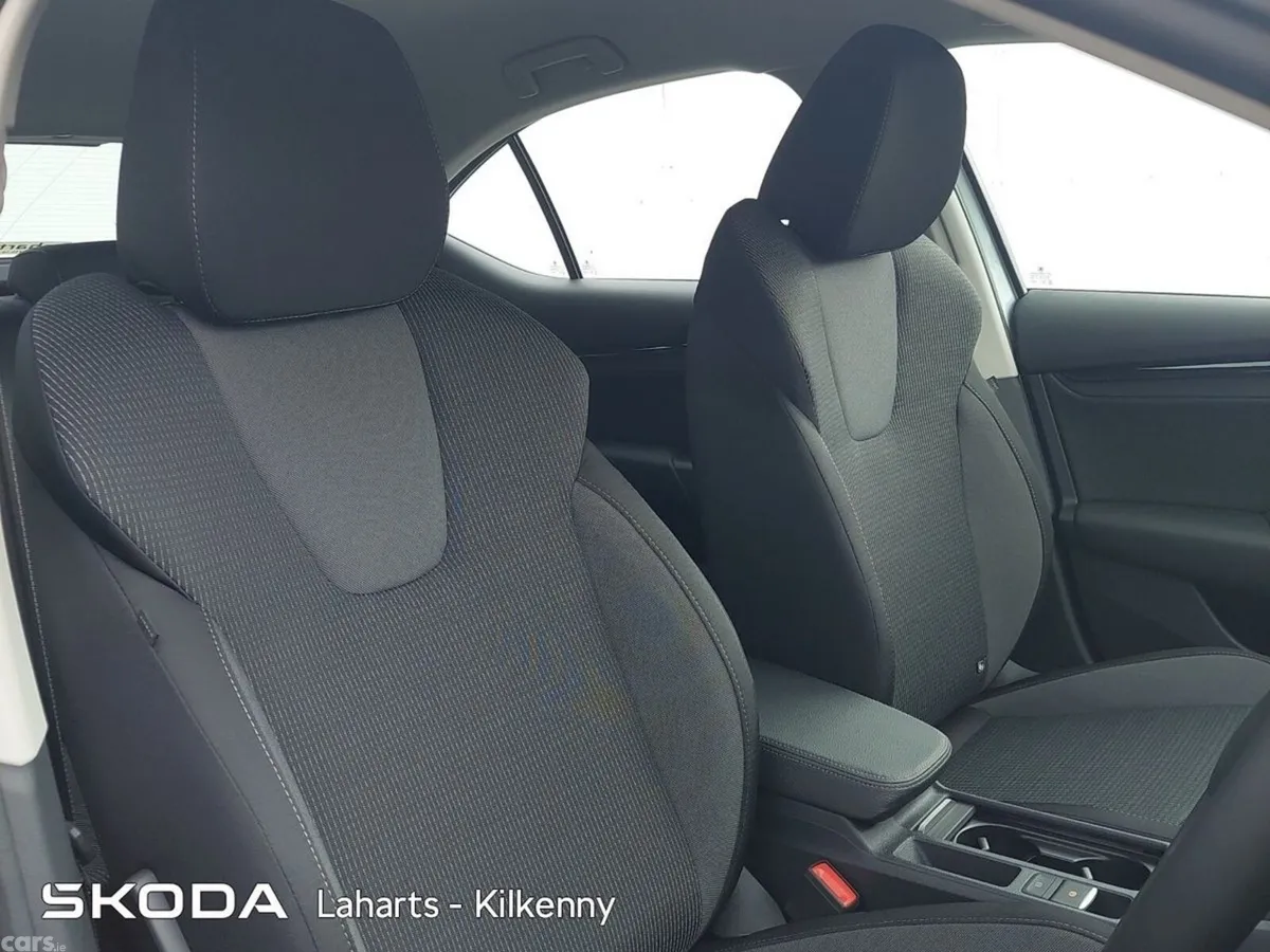 Skoda Octavia Saloon, Petrol, 2026, Grey