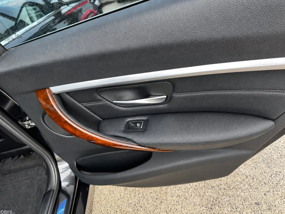 BMW 3-Series Saloon, Petrol Plug-in Hybrid, 2016, Black