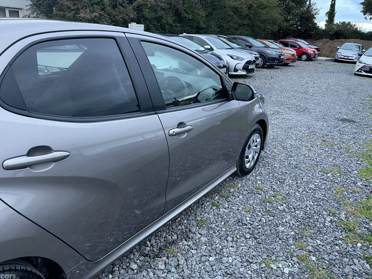 Toyota Yaris Hatchback, Petrol Hybrid, 2021, Brown