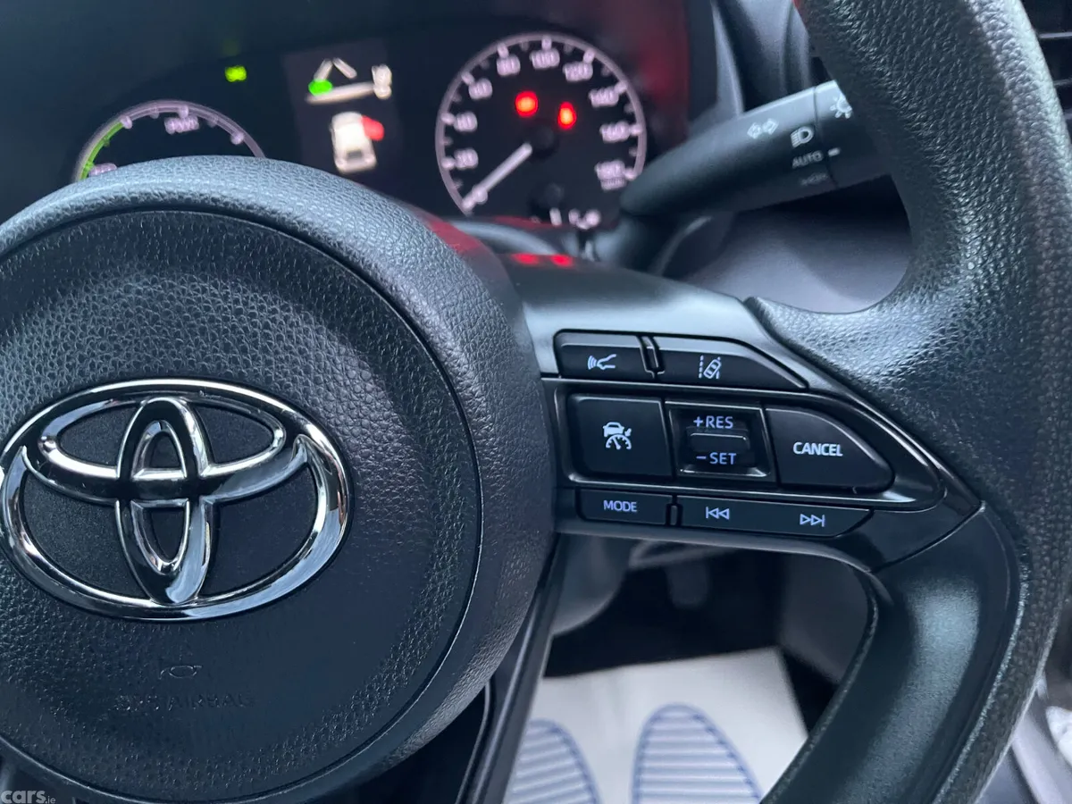 Toyota Yaris Hatchback, Petrol Hybrid, 2021, Brown