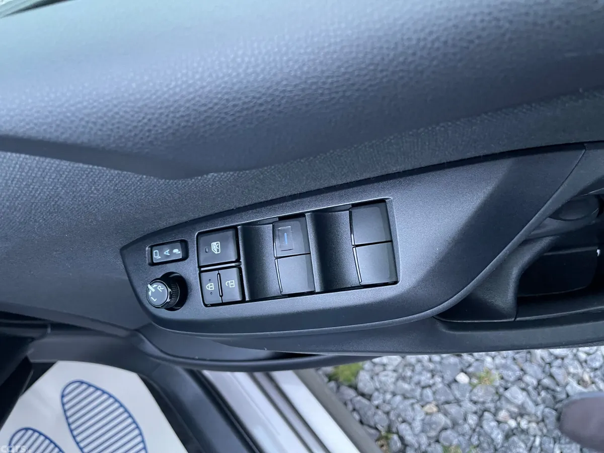 Toyota Yaris Hatchback, Petrol Hybrid, 2021, Brown