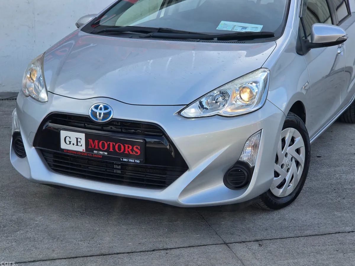 Toyota Aqua Hatchback, Petrol Hybrid, 2017, Silver