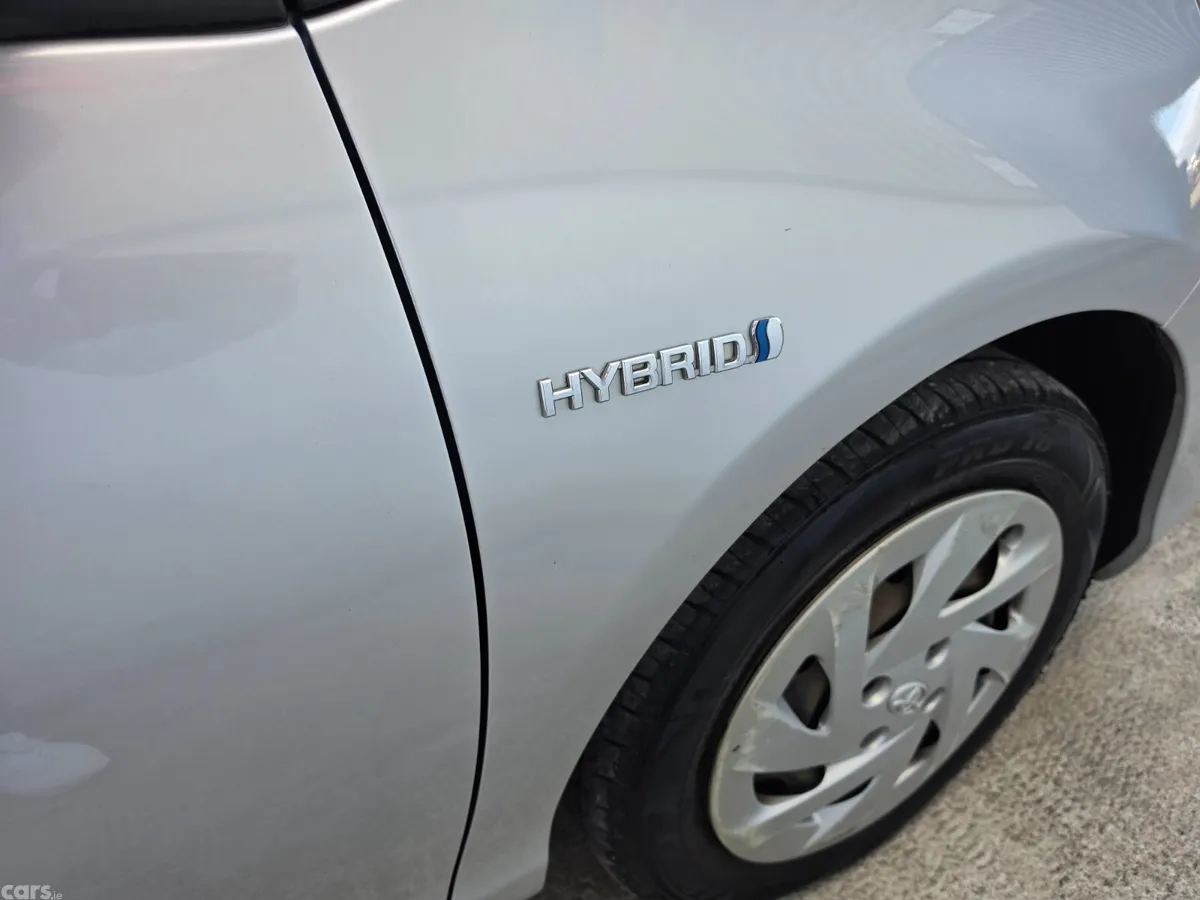 Toyota Aqua Hatchback, Petrol Hybrid, 2017, Silver