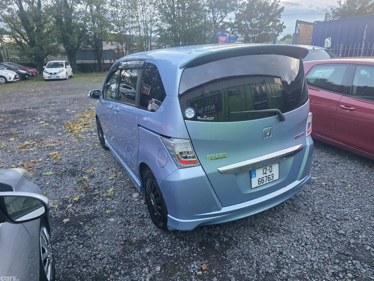 Honda Freed MPV, Petrol Hybrid, 2012, Blue