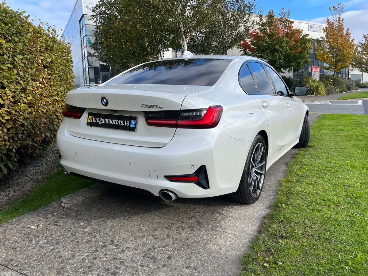 BMW 3-Series Saloon, Petrol Plug-in Hybrid, 2021, White