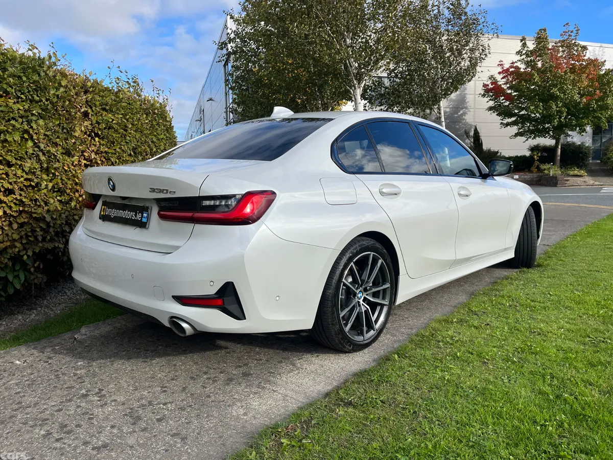 BMW 3-Series Saloon, Petrol Hybrid, 2021, White