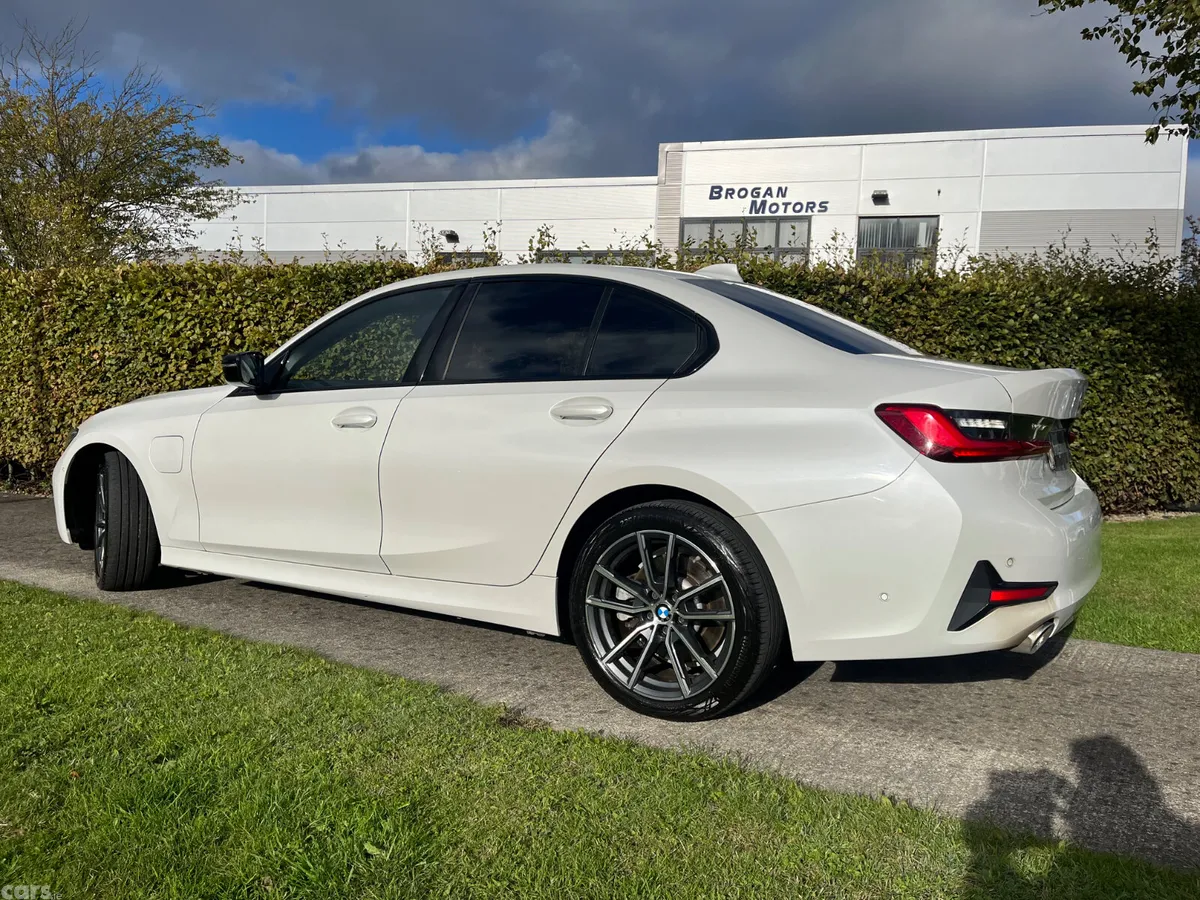 BMW 3-Series Saloon, Petrol Hybrid, 2021, White