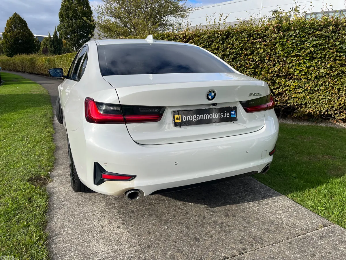 BMW 3-Series Saloon, Petrol Hybrid, 2021, White