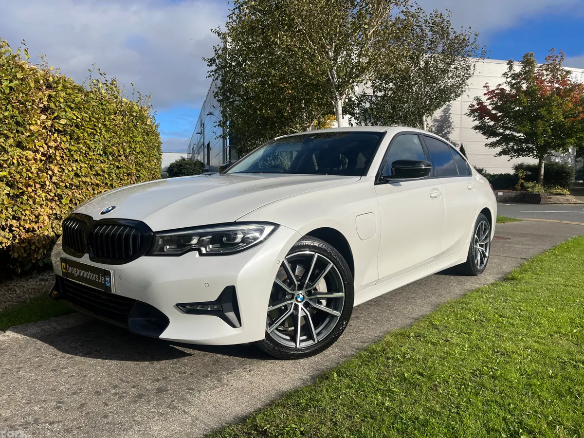 BMW 3-Series Saloon, Petrol Hybrid, 2021, White