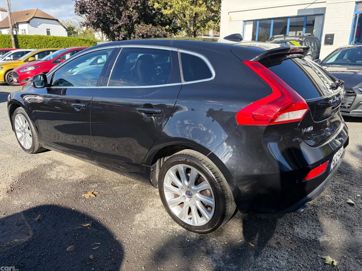 Volvo V40 Hatchback, Diesel, 2015, Black