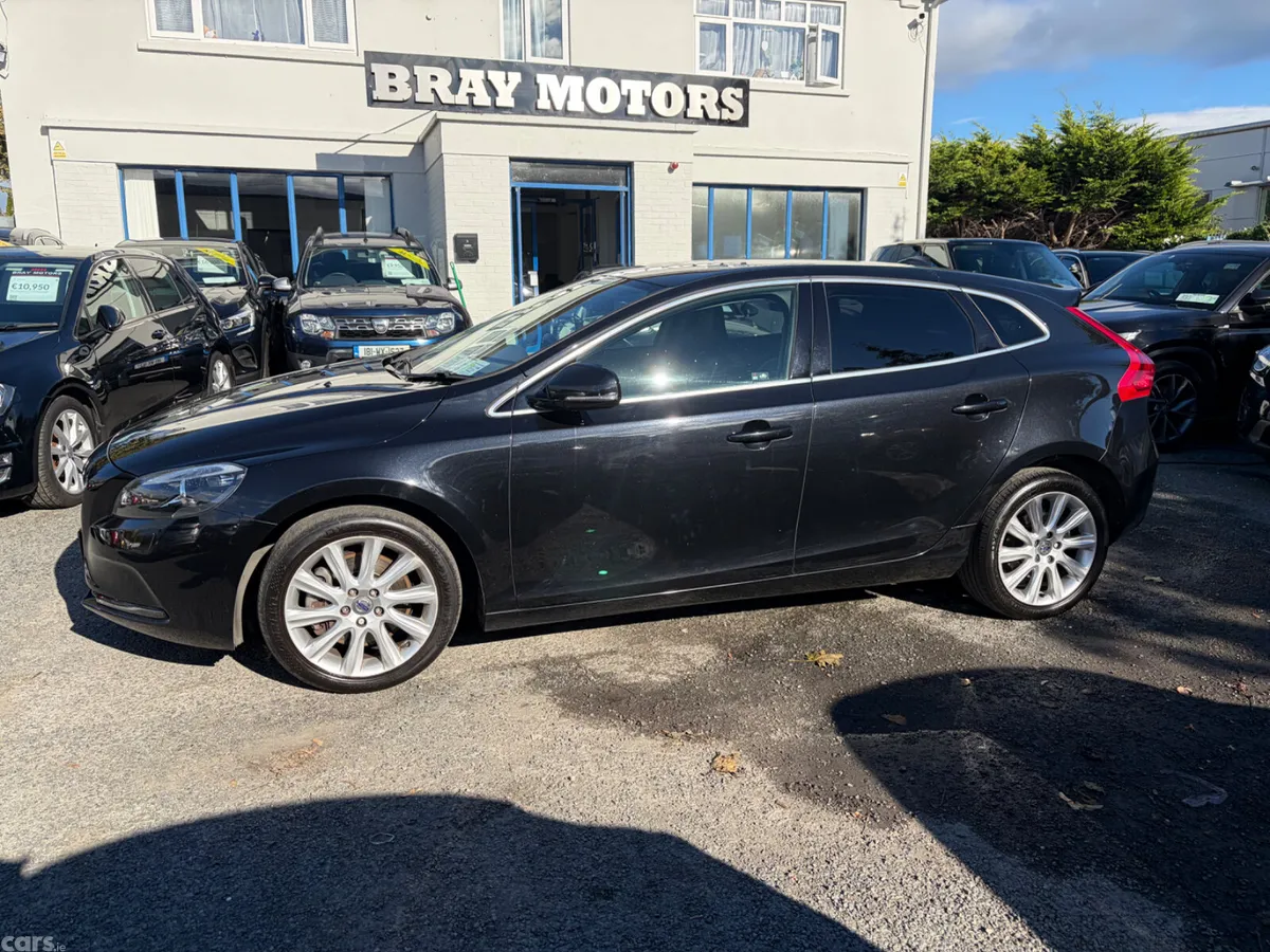 Volvo V40 Hatchback, Diesel, 2015, Black